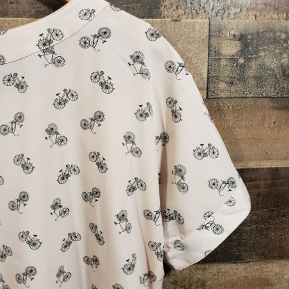 Porophrase bicycle print short sleeve blouse woman's size large - Picture 8 of 8